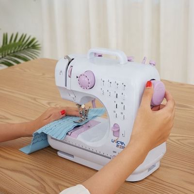 多機能のジグザグ縫製機 家庭用衣類用 テーブルのスタンド